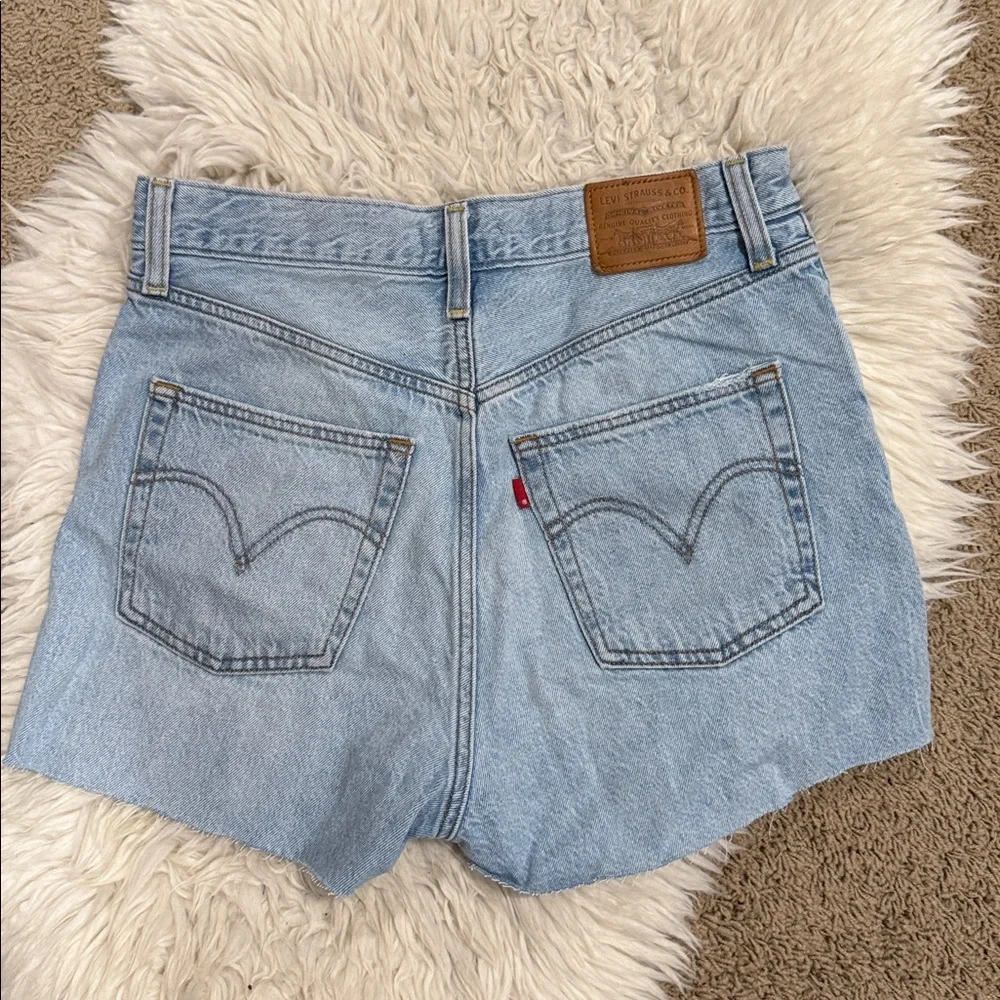 Levi’s Women’s Premium High Rise Cutoff Buttonfly Jean Shorts‎ Size 30